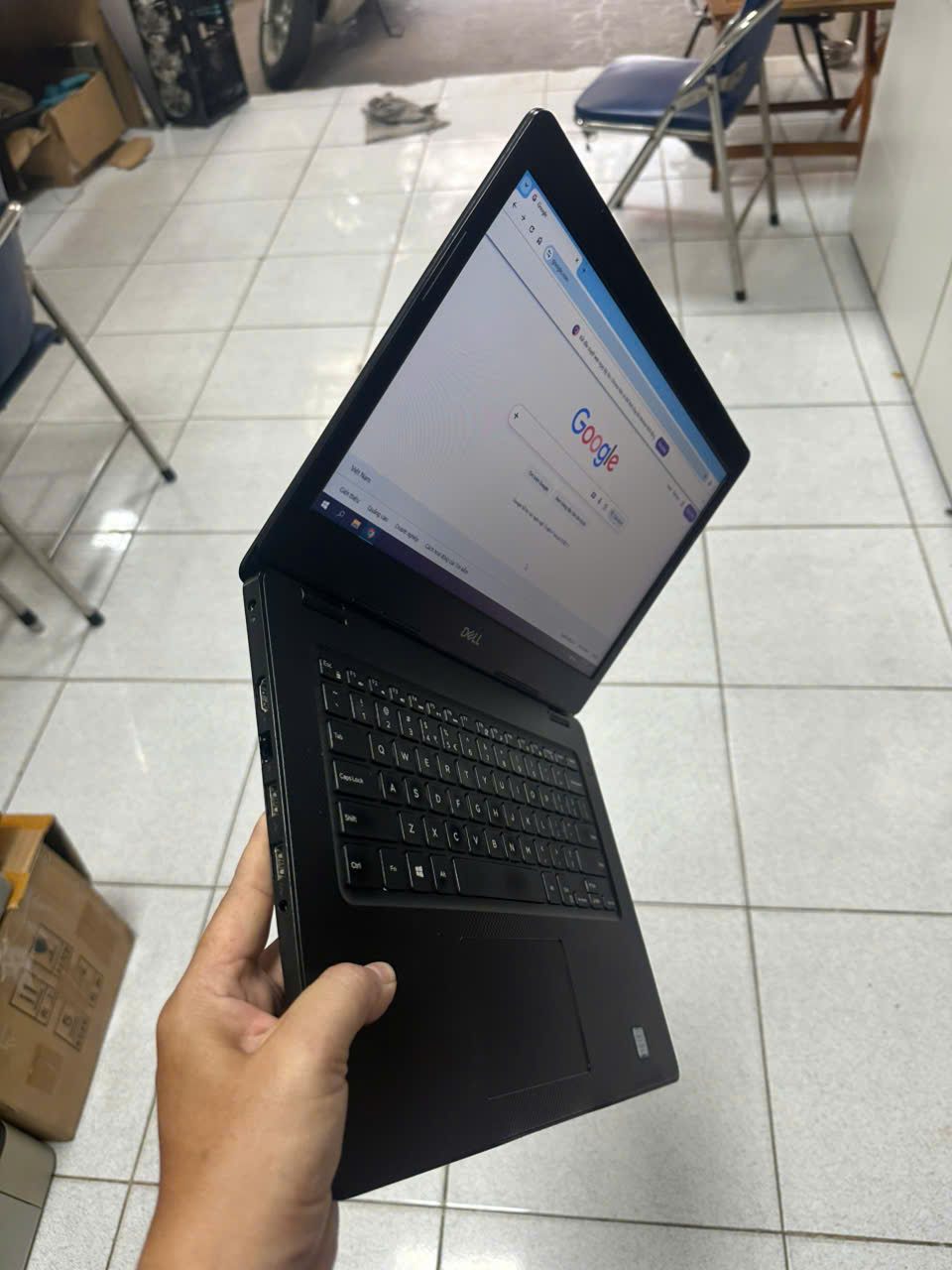Góc nghiêng của laptop đang mở
